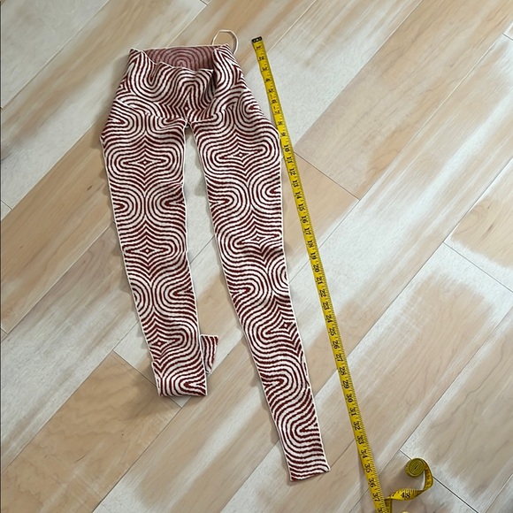 Geometric Patterned Scarf/Neck Guard - Picture 3 of 6